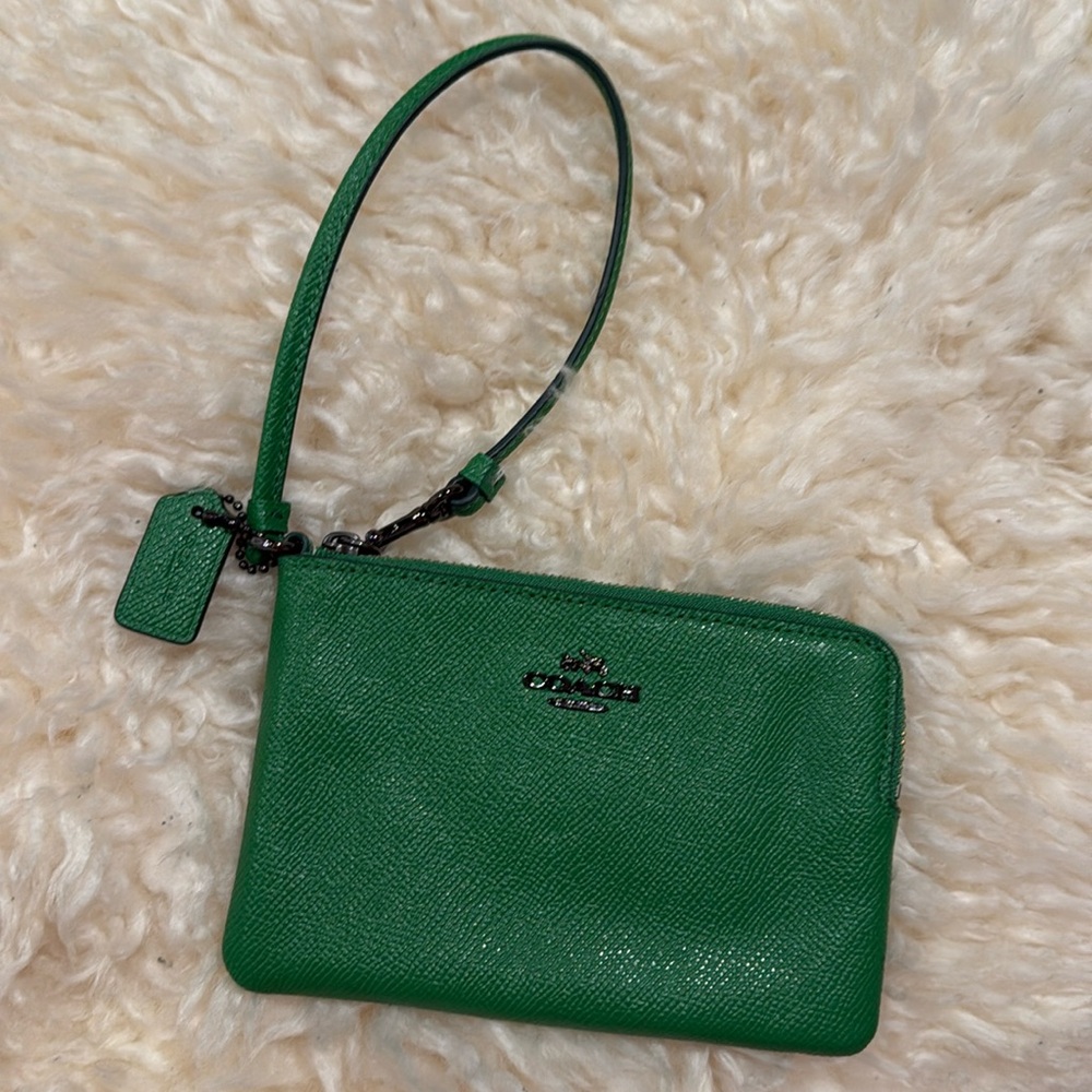 Coach Corner Zip Wristlet/ emerald green